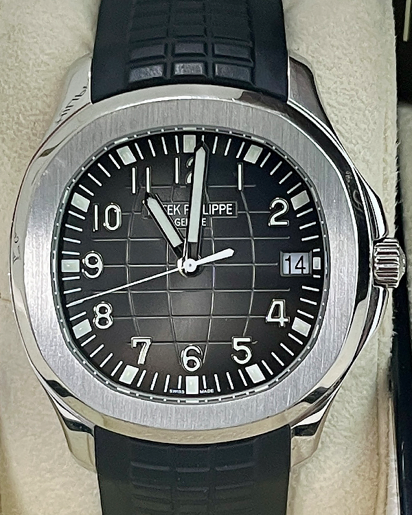 2017 Patek Philippe Aquanaut 40MM Black Dial Rubber Strap (5167A-001)