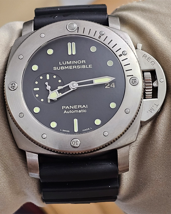 2014 (Q Serial) Panerai Luminor Submersible 1950 3 Days 47MM Black Dial Rubber Strap (PAM00305)