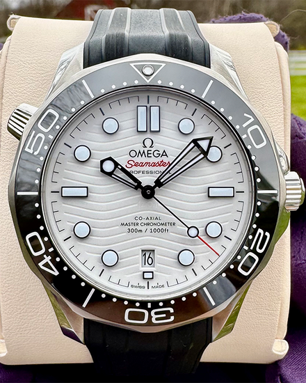 Omega Seamaster Diver 300M 42MM White Dial Rubber Strap (210.32.42.20.04.001)
