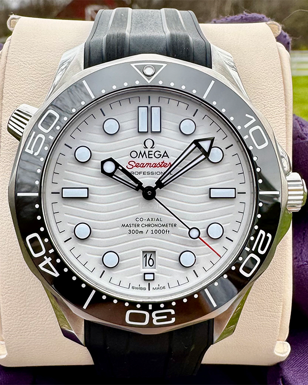 Omega Seamaster Diver 300M 42MM White Dial Rubber Strap (210.32.42.20.04.001)