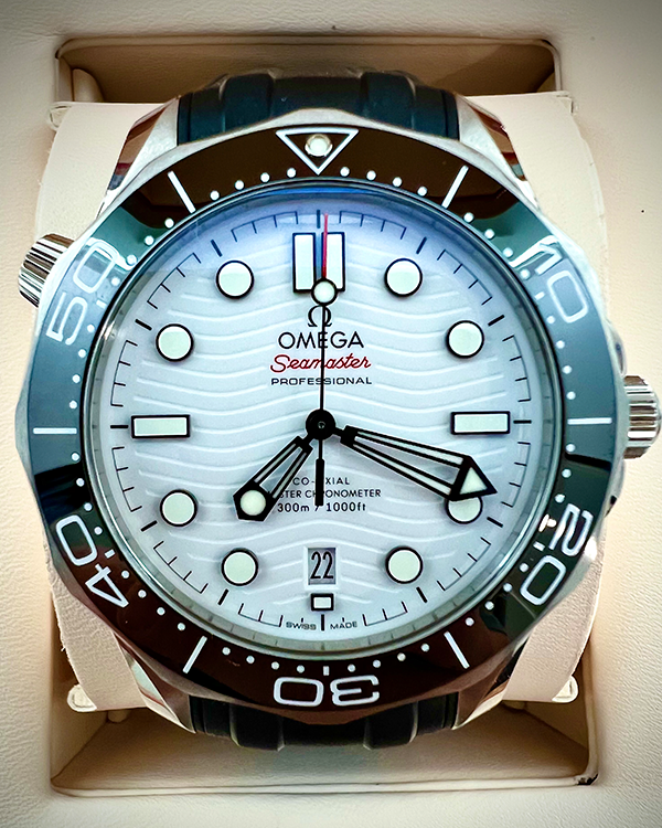 2023 Omega Seamaster Diver 300M 42MM White Dial Rubber Strap (210.32.42.20.04.001)