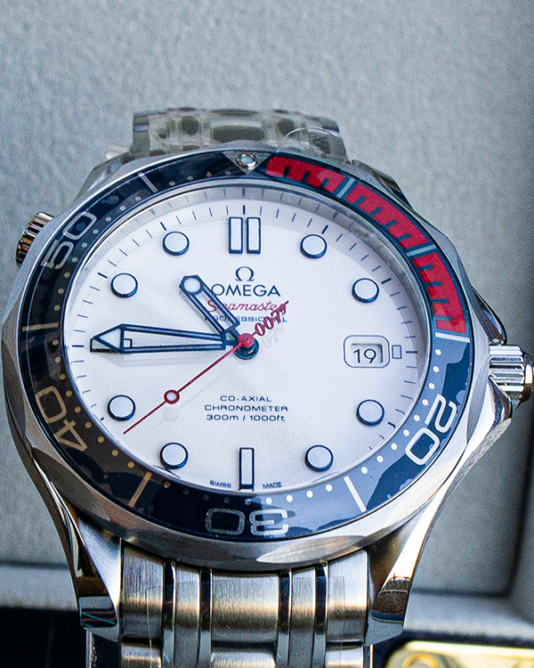 2019 Omega Seamaster Diver 300M "James Bond" Commanders Watch 41MM White Dial Steel Bracelet (212.32.41.20.04.001)