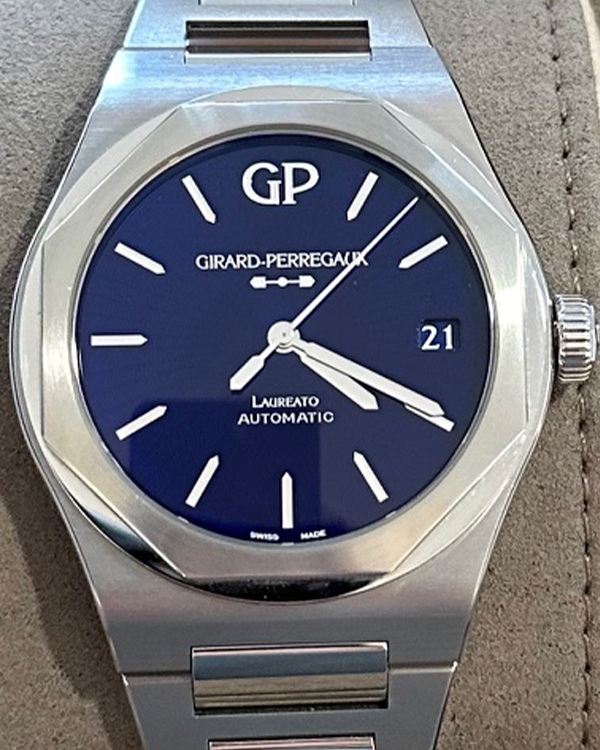 2022 Girard Perregaux Laureato L.E. 42MM Blue Dial Steel Bracelet (81010-11-432-11A)