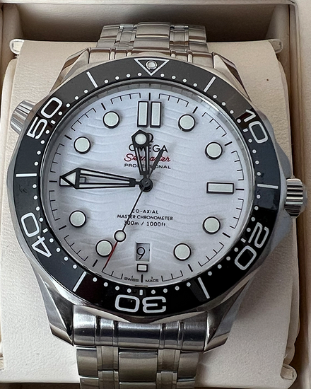 2022 Omega Seamaster Diver 300M 42MM White Dial Steel Bracelet (210.30.42.20.04.001)