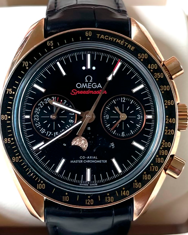 Omega Speedmaster Professional Moonwatch Moonphase Co‑Axial Master Chronometer Sedna Gold Black Dial (304.63.44.52.01.001)