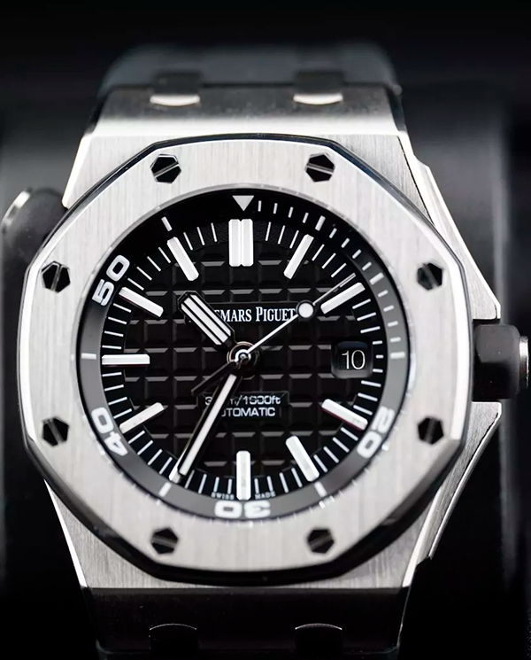 2015 Audemars Piguet Royal Oak Offshore Diver 42MM Black Dial Rubber Strap (15710ST.OO.A002CA.01)