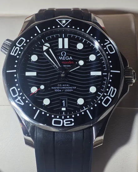 2020 Omega Seamaster Diver 300M 42MM Black Dial Rubber Strap (210.32.42.20.01.001)