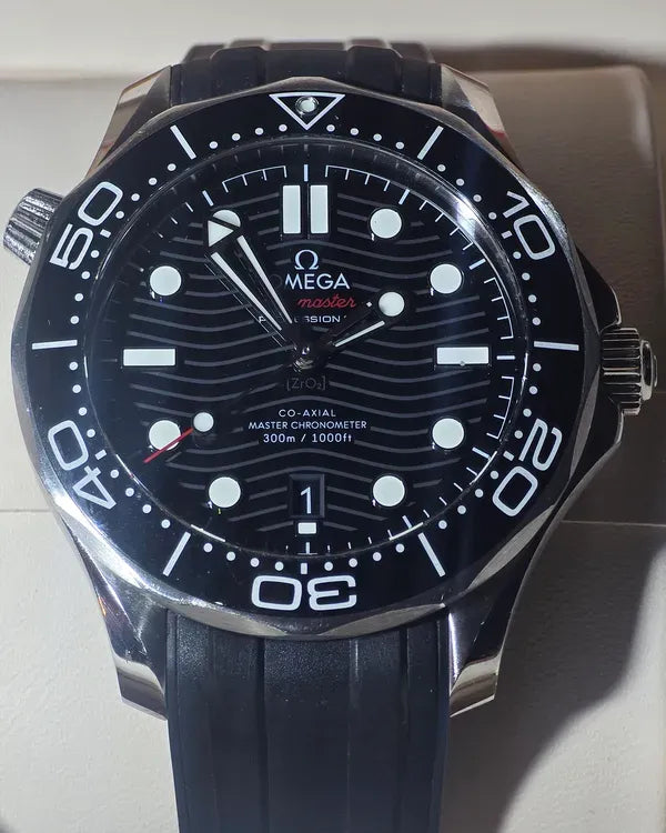 2020 Omega Seamaster Diver 300M 42MM Black Dial Rubber Strap (210.32.42.20.01.001)