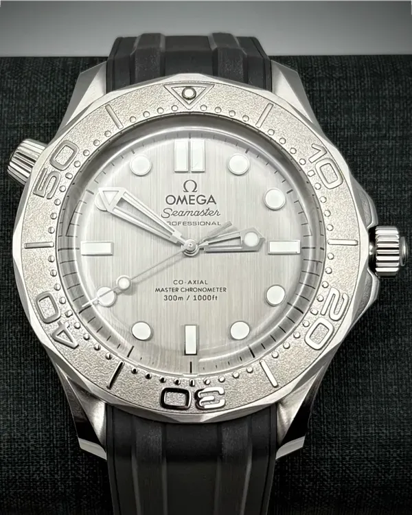 2025 Omega Seamaster Diver 300M 42MM Grey Dial Rubber Strap (210.32.42.20.06.002)