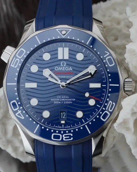 2020 Omega Seamaster Diver 300M 42MM Blue Dial Rubber Strap (210.32.42.20.03.001)