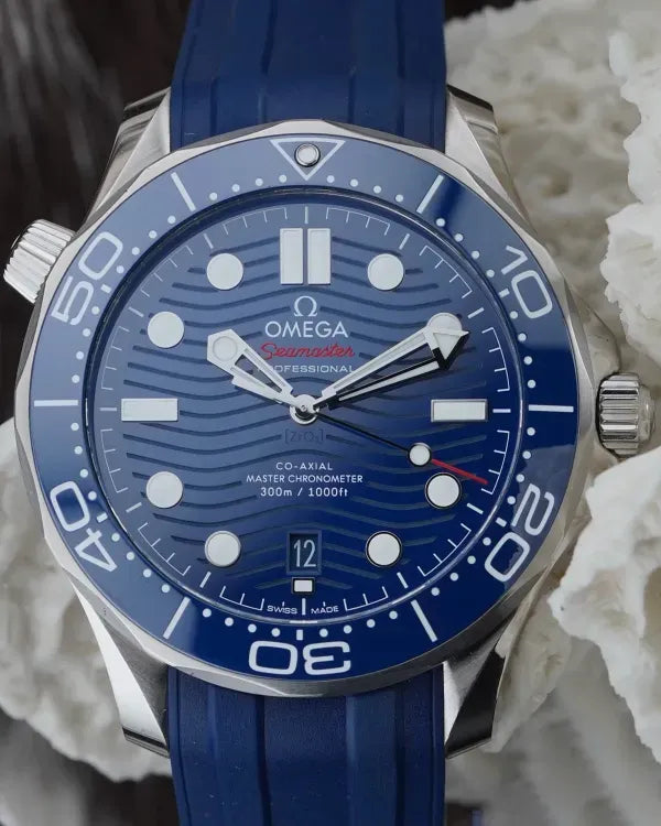 2020 Omega Seamaster Diver 300M 42MM Blue Dial Rubber Strap (210.32.42.20.03.001)