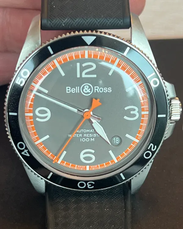 Bell & Ross BR V2 (BRV292-ORA-ST/SRB)