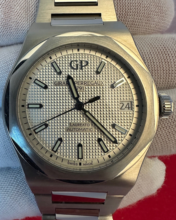 2020 Girard Perregaux Laureato 42MM Silver Dial Steel Bracelet (81010-11-131-11A)