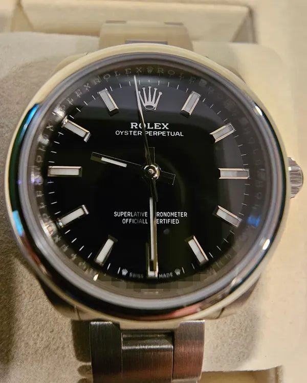 (SR)No Reserve - 2025 Rolex Oyster Perpetual 28MM Black Dial Oyster Bracelet (276200)