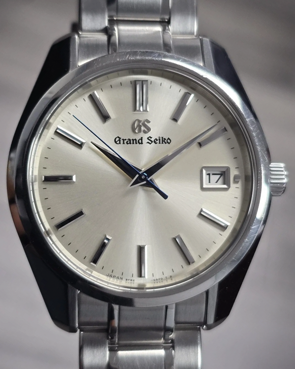 2018 Grand Seiko Heritage Collection 40MM Quartz Champagne Dial Steel Bracelet (SBGV205)