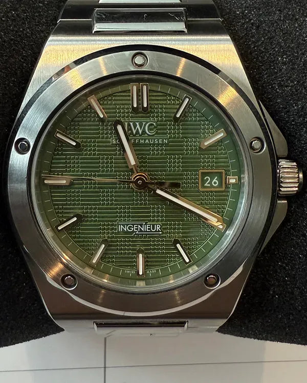 2025 IWC Schaffhausen Ingenieur 40MM Green Dial Steel Bracelet (IW328908)