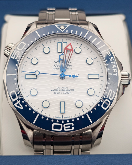 2025 Omega Seamaster Diver 300M "America's Cup" 42MM White Dial Steel Bracelet (210.30.42.20.04.002)