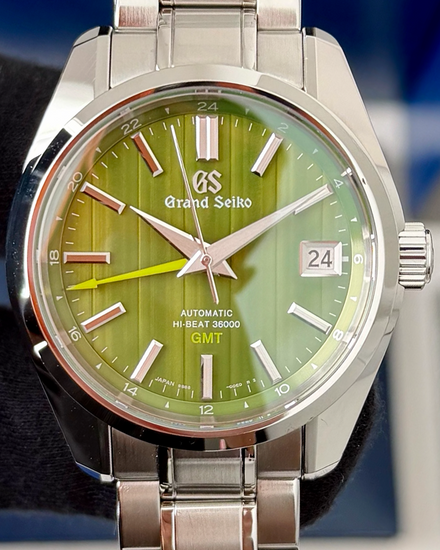 2023 Grand Seiko Heritage Collection "Bamboo" 40MM Green Dial Steel Bracelet (SBGJ259)