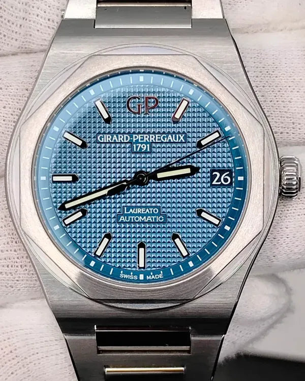 2021 Girard Perregaux Laureato 42MM Blue Dial Steel Bracelet (81010-11-431-11A)
