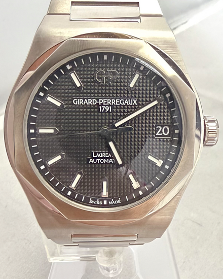Girard Perregaux Laureato 42MM Black Dial Steel Bracelet (81010-11-634-11A)