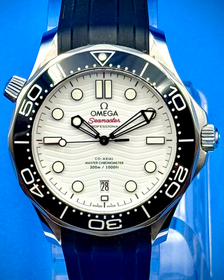 2024 Omega Seamaster Diver 300M 42MM White Dial Rubber Strap (210.32.42.20.04.001)