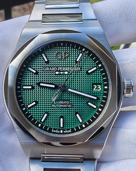 2025 Girard Perregaux Laureato 42MM Green Dial Steel Bracelet (81010.11.3153.1CM)