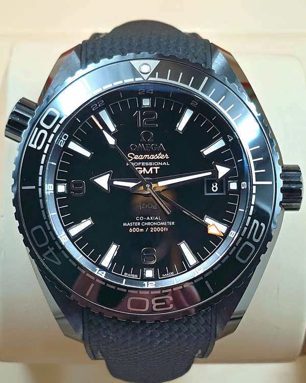 2017 Omega Seamaster Planet Ocean GMT 600M "Deep Black" 45.5MM Black Dial Rubber Strap (215.92.46.22.01.001)