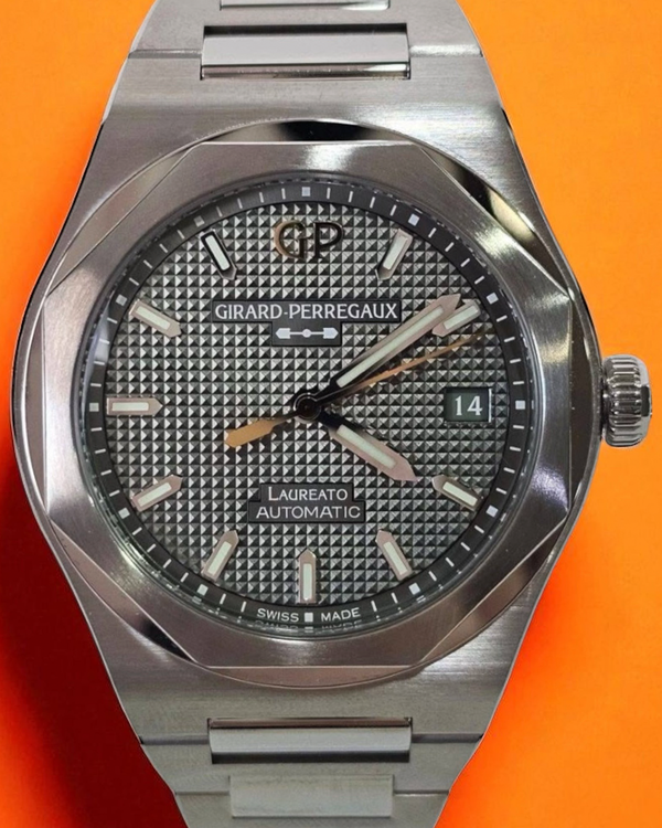 (OSCAR) Girard Perregaux Laureato (81005-11-3407-1CM)