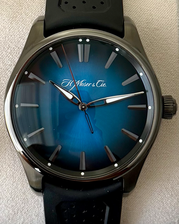 2022 H. Moser & Cie. Pioneer Centre Seconds 42.8MM Blue Dial Rubber Strap (3200-1205)