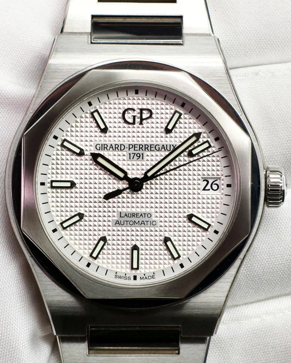 Girard Perregaux Laureato (81010-11-131-11A)