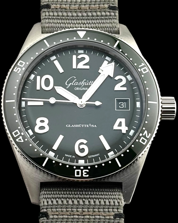 Glashütte Original SeaQ 39.5MM Green Dial Textile Strap (1-39-11-13-83-08)