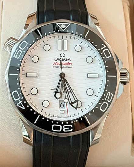 No Reserve - 2024 Omega Seamaster Diver 300M 42MM White Dial Rubber Strap (210.32.42.20.04.001)