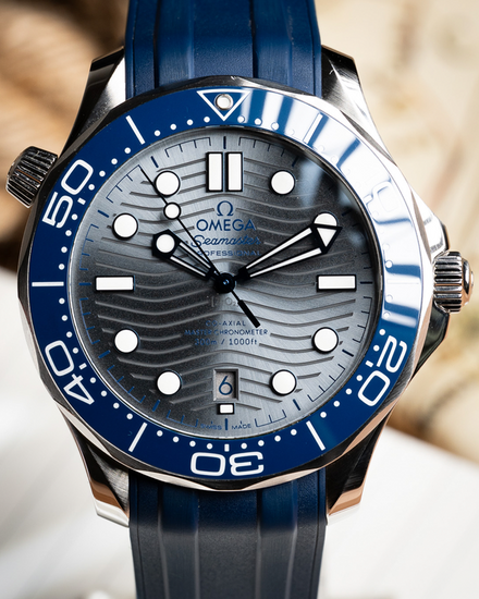2022 Omega Seamaster Diver 300M 42MM Grey Dial Rubber Strap (210.32.42.20.06.001)