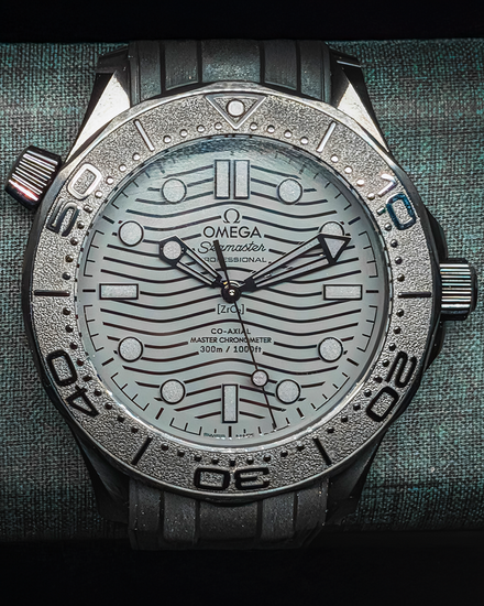 2022 Omega Seamaster Diver 300M "Black Black" 43.5MM Black Dial Rubber Strap (210.92.44.20.01.003)