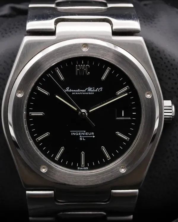 IWC Schaffhausen Ingenieur Jumbo 40MM Black Dial Steel Bracelet (IW1832)