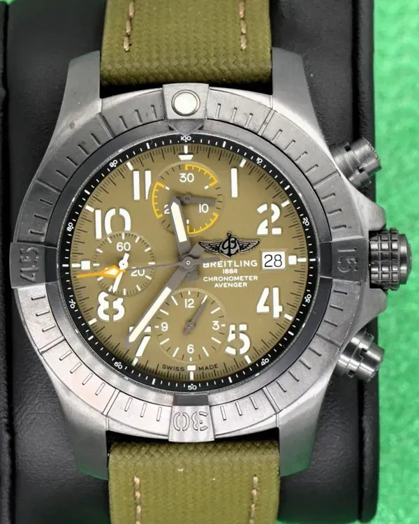 Breitling Avenger (V13317)