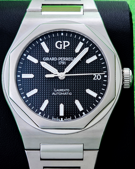 No Reserve - 2023 Girard Perregaux Laureato 42MM Black Dial Steel Bracelet (81010-11-634-11A)