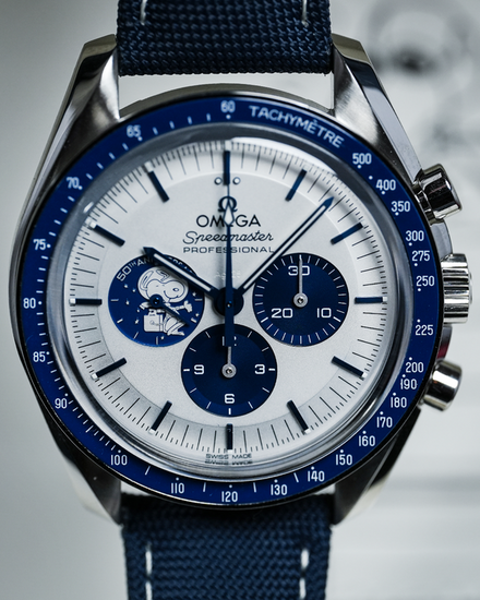 2025 Omega Speedmaster Anniversary Series "Silver Snoopy Award" 50th Anniversary 42MM Silver Dial Textile Strap (310.32.42.50.02.001)
