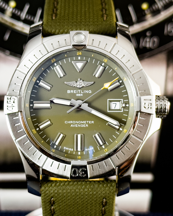 Breitling Avenger (A17318)