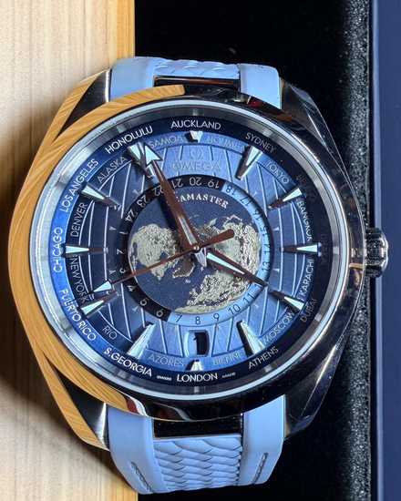 2024 Omega Seamaster Aqua Terra GMT Worldtimer "Summer Blue" 43MM Blue Dial Rubber Strap (220.12.43.22.03.002)