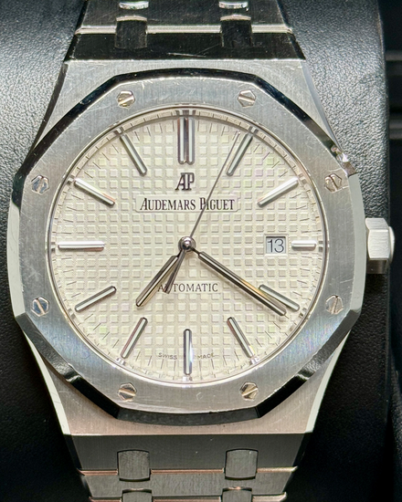 Audemars Piguet Royal Oak 41MM Silver Dial Steel Bracelet (15400ST.OO.1220ST.02)