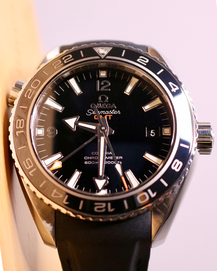 Omega Seamaster Planet Ocean GMT 43.5MM Black Dial Rubber Strap (232.32.44.22.01.001)