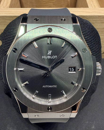 No Reserve - 2025 Hublot Classic Fusion Racing Grey 42MM Grey Dial Rubber Strap (542.NX.7071.RX)