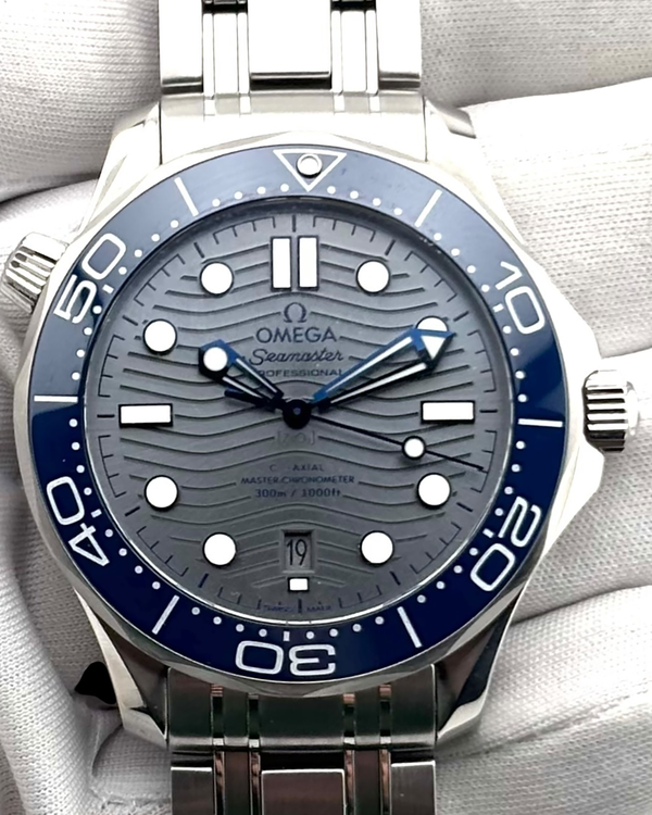 (SR) 2019 Omega Seamaster Diver 300M 42MM Grey Dial Steel Bracelet (210.30.42.20.06.001)