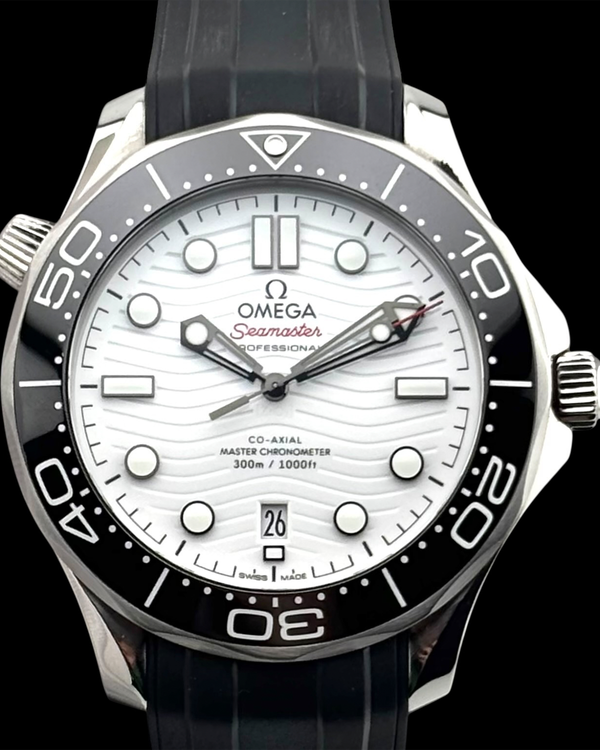 (SR) 2018 Omega Seamaster Diver 300M 42MM White Dial Rubber Strap (210.32.42.20.04.001)