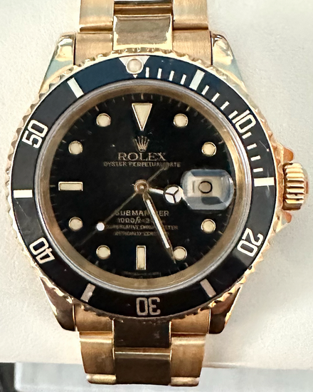 Rolex Submariner Date 40MM Black Dial Yellow Gold Oyster Bracelet (16618)