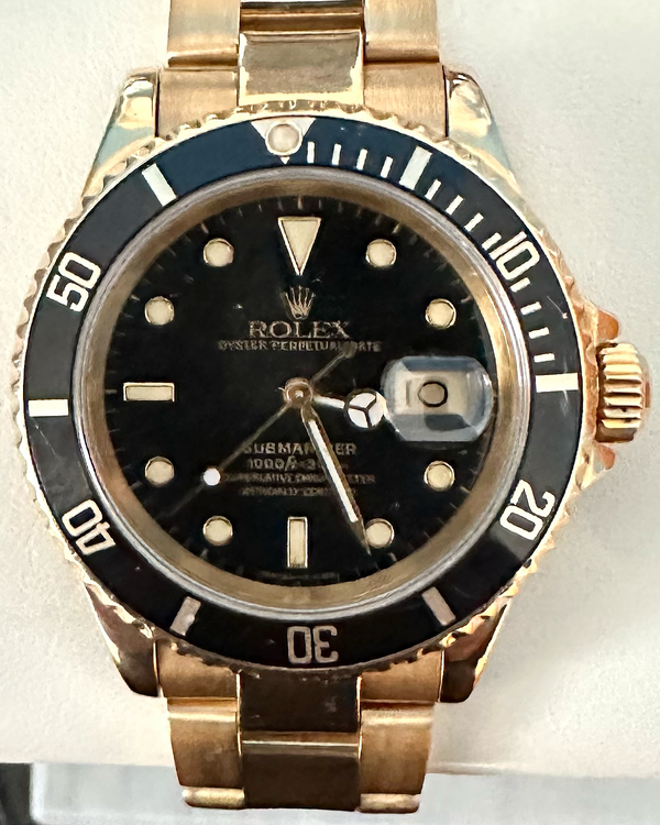 Rolex Submariner Date 40MM Black Dial Yellow Gold Oyster Bracelet (16618)