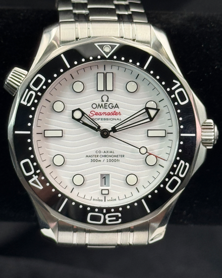 No Reserve - Omega Seamaster Diver 300M 42MM White Dial Steel Bracelet (210.30.42.20.04.001)