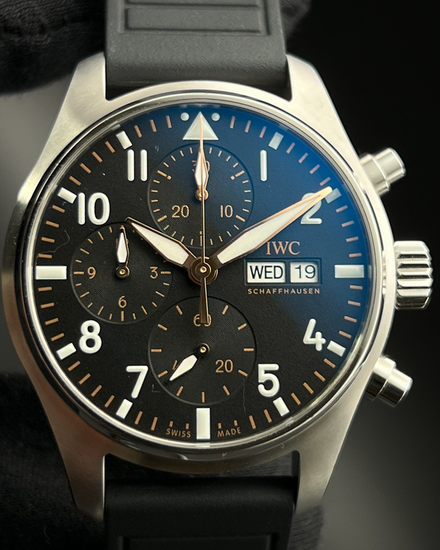 2025 IWC Schaffhausen Pilot "APXGP" S.E. Chronograph 41MM Black Dial Rubber Strap (IW388116)