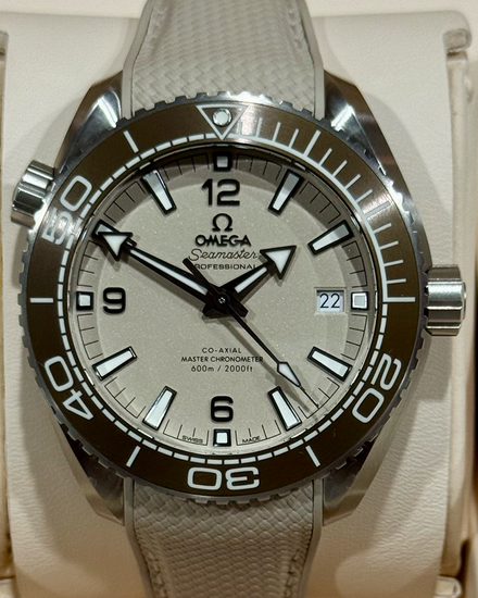 2024 Omega Seamaster Planet Ocean 600M 43.5MM Linen Dial Rubber Strap (215.32.44.21.09.001)